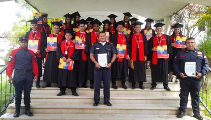 Graduación de 20 Nuevos Bomberos en Ciencias del Fuego y Seguridad Contra Incendios