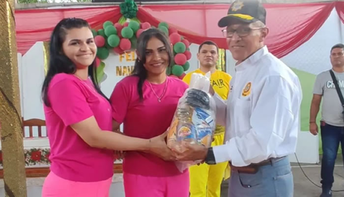 Privados de libertad reciben regalo navideño