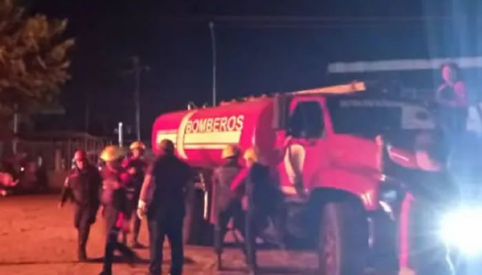 Incendio de vegetación afecta estructuras y servicios eléctricos en Apure