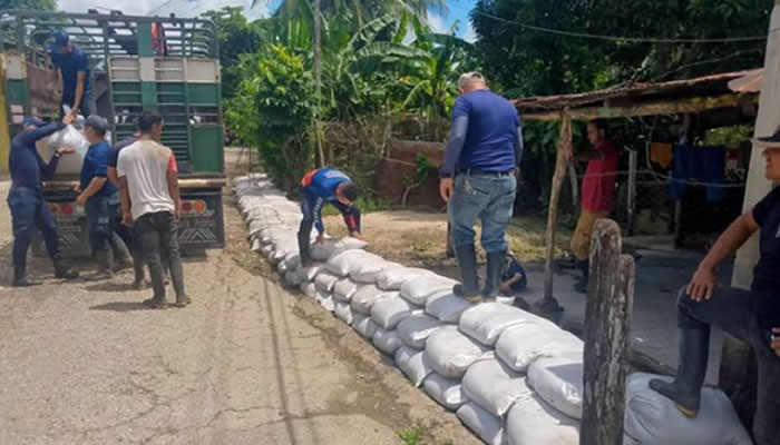 Bomberos y Comunidad en José Antonio Páez refuerzan medidas preventivas contra inundaciones