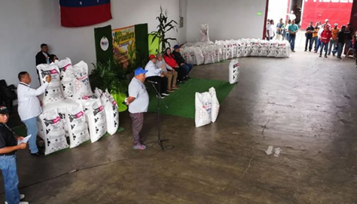 Gobierno entrega financiamiento de fertilizantes a más de 860 productores de maíz del eje Biruaca – Achaguas