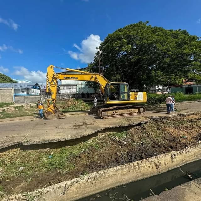 Rehabilitación de vialidad en la comunidad Raúl Leoni mejora la seguridad vial en San Fernando
