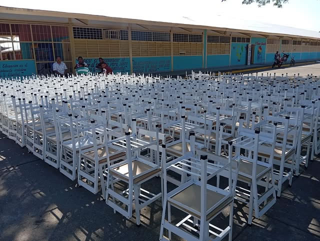 El Liceo Bolivariano Don Rómulo Gallegos, ahora equipado con muebles