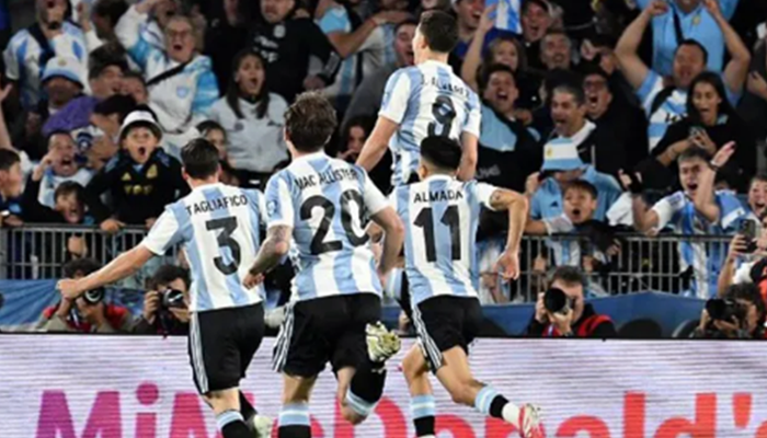 Argentina celebra clasificación al Mundial con histórica goleada 4-1 sobre Brasil