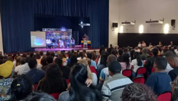 Gobierno de Apure reconoce labor de trabajadores en su mes con titularidades y jubilaciones