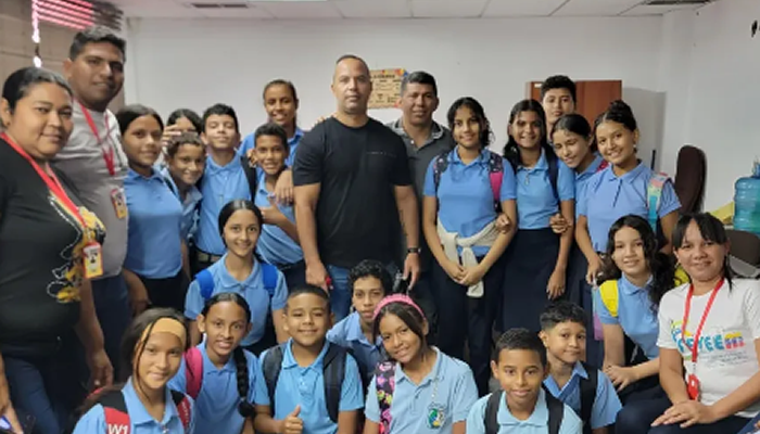 Estudiantes reciben charla formativa sobre auditoría interna en la Gobernación de Apure