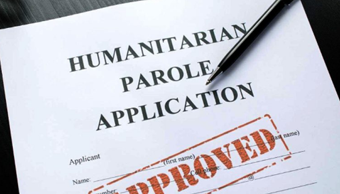 Juez federal ordena reanudar programa de parole humanitario para migrantes