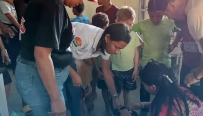 Gobierno de Apure entrega colchonetas y calzados a familias afectadas por inundaciones