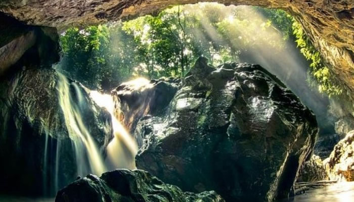 La Cueva de El Samán