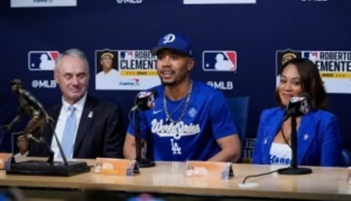 Mookie Betts Recibe el Codiciado Premio Roberto Clemente por su Ejemplar Labor Comunitaria