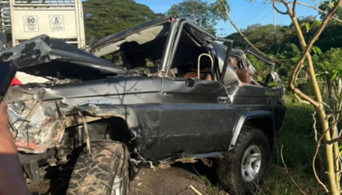 Hombre sufre accidente tras volcar camioneta presuntamente bajo efectos del alcohol