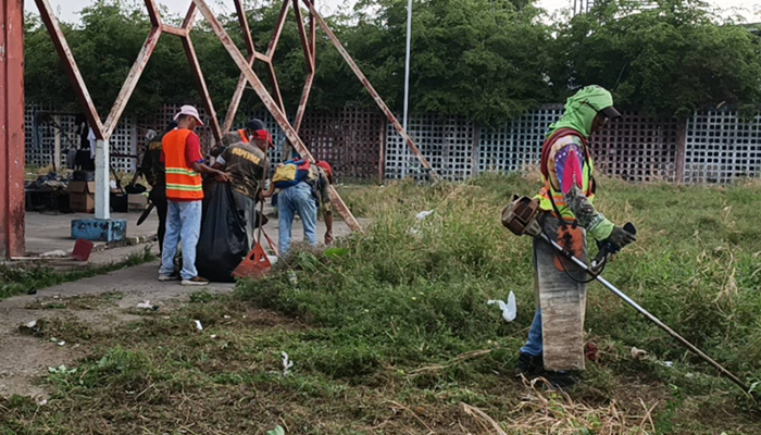 INAPEVMA continúa recuperación de espacios públicos en Guasdualito con limpieza de parques y canchas