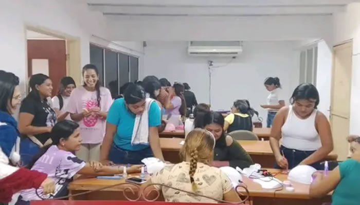 Más de 30 Mujeres se Forman en Estética mientras Jóvenes se Especializan en Refrigeración y Mecánica Automotriz