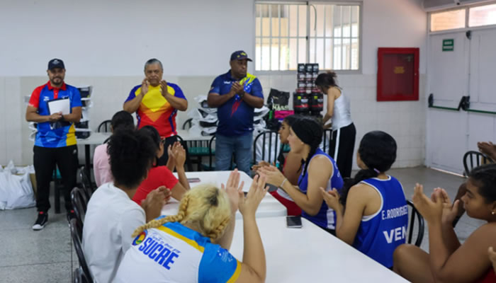 25 atletas recibieron uniformes de entrenamiento y suplementos para optimizar su rendimiento rumbo a los Suramericanos y Bolivarianos