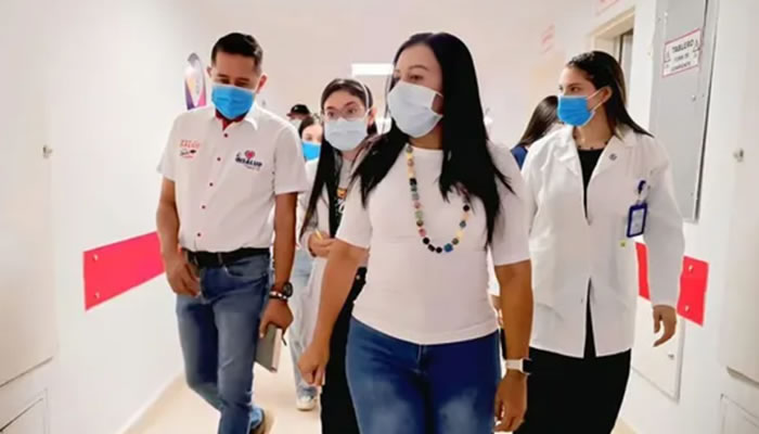 Autoridades regionales recorren el Hospital Pablo Acosta Ortiz para evaluar necesidades y fortalecer la salud pública