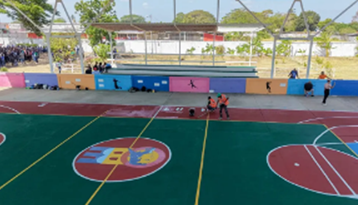 Venezuela ha recuperado 1.700 escuelas y actualmente rehabitlita 500 planteles a través de las BRICOMILES