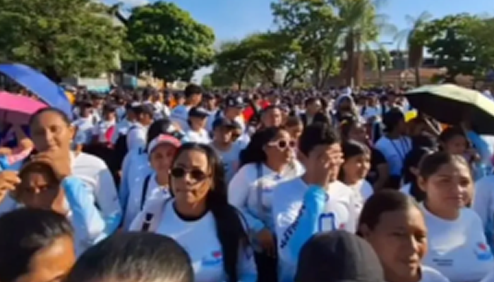 Habitantes de Apure se movilizan en San Fernando para exigir la liberación del presidente Nicolás Maduro y la primera dama Cilia Flores en una jornada de unidad y respaldo popular