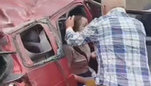 Aparatoso accidente entre vehículo de pasajeros y gandola de gas licuado en tramo Barbacoa deja cuatro heridos