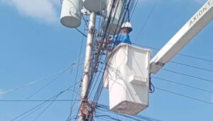 Corpoelec ejecuta mejoras en infraestructura eléctrica del sector Luis Herrera en Apure