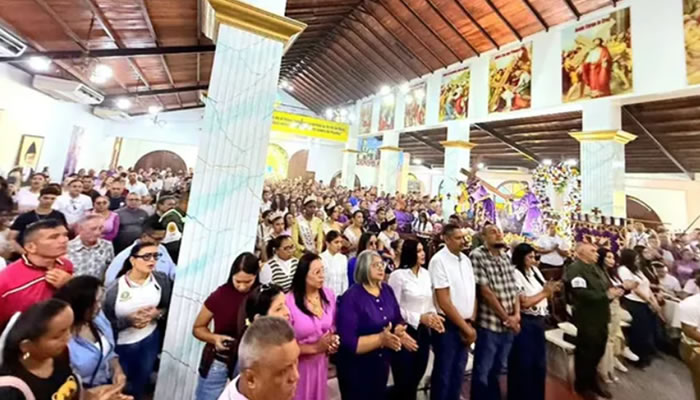 Devotos se congregan en Achaguas para la misa solemne del Nazareno en Miércoles Santo