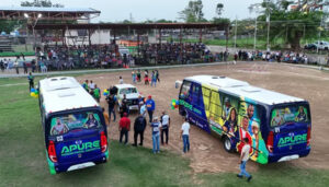 Un día histórico para el deporte apureño: Gobernador Wilmer Rodríguez entrega dos unidades de transporte para atletas