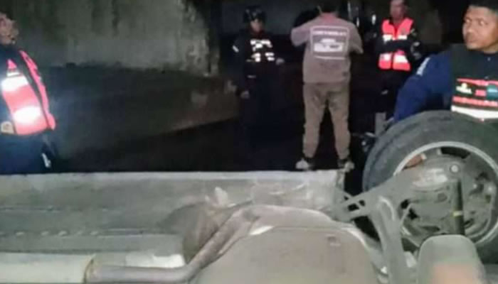 Dos fallecidos tras caída de un carro desde 17 metros de altura en la Torre Phelps, parroquia El Recreo, Caracas