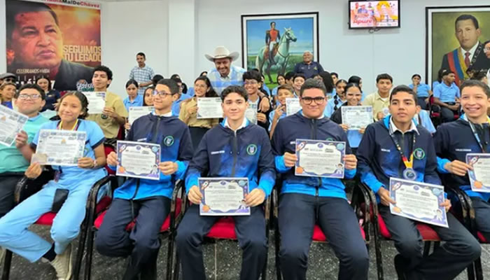 Jóvenes Apureños Triunfan En Olimpiadas De Matemática, Astronomía Y Robótica Y Reciben Beca Del Gobernador