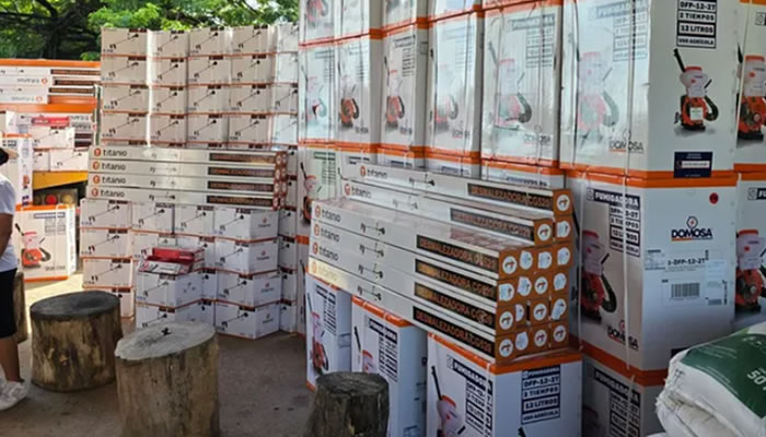 Gobernador Wilmer Rodríguez Entrega Herramientas E Insumos A 13 Comunas Productivas De Apure