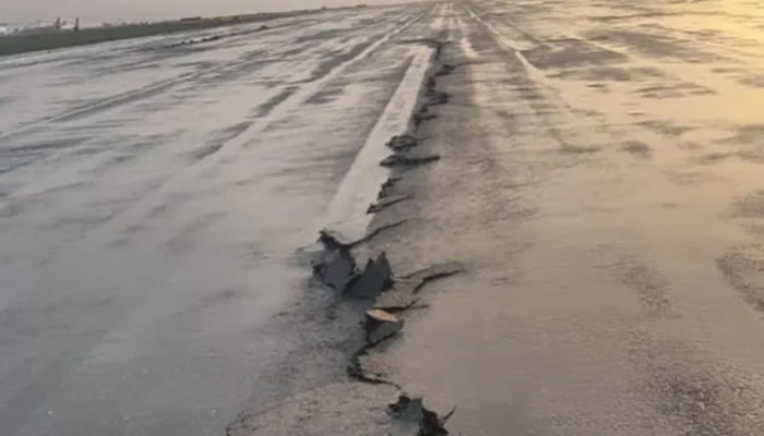 Terremoto Causa Severas Grietas En Las Pistas Del Aeropuerto De Maiquetía Y Obliga A Su Cierre