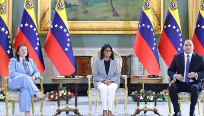 Venezuela Firma Licencia Con Shell Para Fase I Del Campo Gasífero Loran