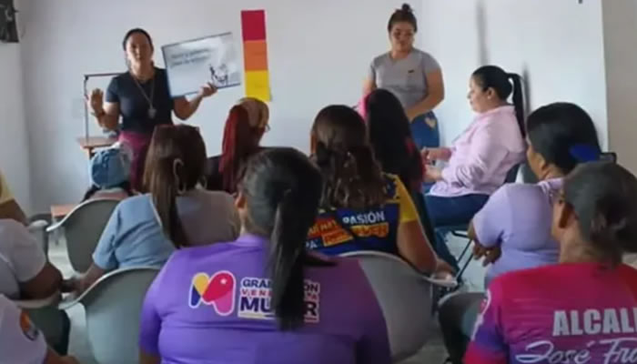 Realizan Jornada De Formación Para Mujeres De La Comuna Apure En Un Viaje En Biruaca