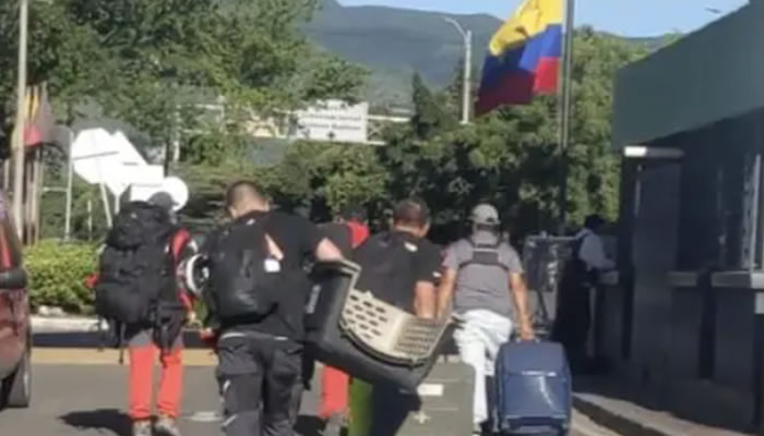 Otro Grupo De Rescatistas Intenta Cruzar Frontera Para Sumarse A Labores De Rescate En Venezuela