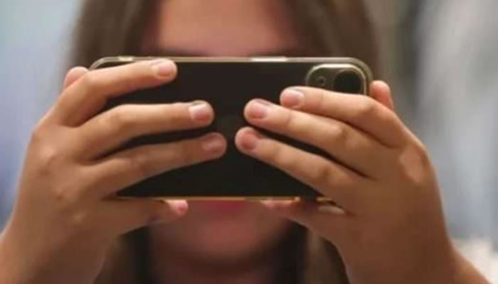 Parlamento Francés Aprueba Prohibición De Redes Sociales Para Menores De 15 Años