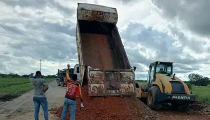 Cuadrillas de "A La Carga" avanzan en saneamiento de la Troncal 19 en el tramo hacia Guasdualito