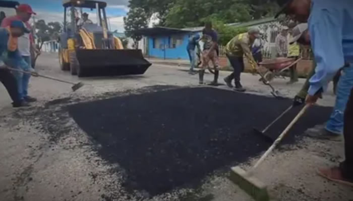 Se reanuda plan de bacheo en la avenida José Antonio Páez de Guasdualito
