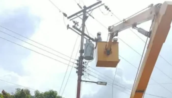 Corpoelec Instaló Nuevo Transformador En El Sector Promollanos De Biruaca Para Mejorar El Servicio Eléctrico