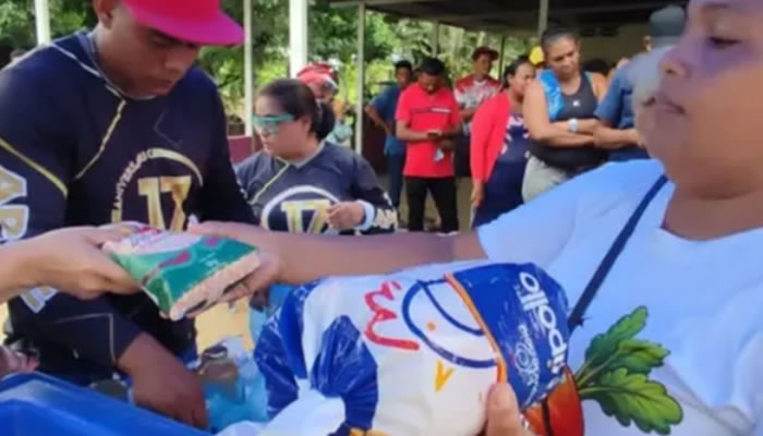 PDVAL Distribuye Más De Una Tonelada De Alimentos En Caño Seco Con La Bodega Móvil