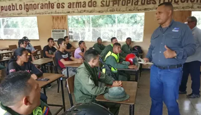 INTT San Fernando imparte charla de seguridad vial a funcionarios motorizados del Batallón Logístico Trinidad Morán