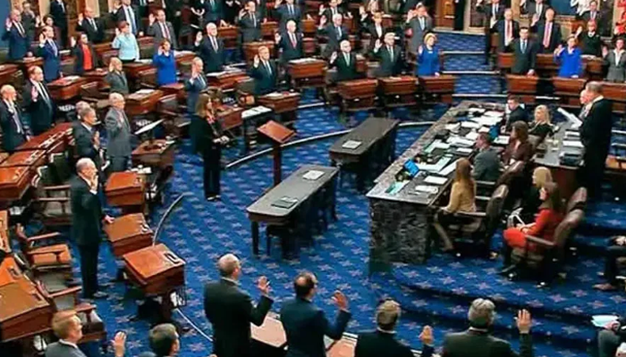 Senadores de EE.UU. exigen a Trump transparencia en manejo del dinero por ventas de petróleo venezolano