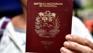 Venezolanos en Chile podrán retornar al país con el pasaporte vencido tras acuerdo entre ambos gobiernos