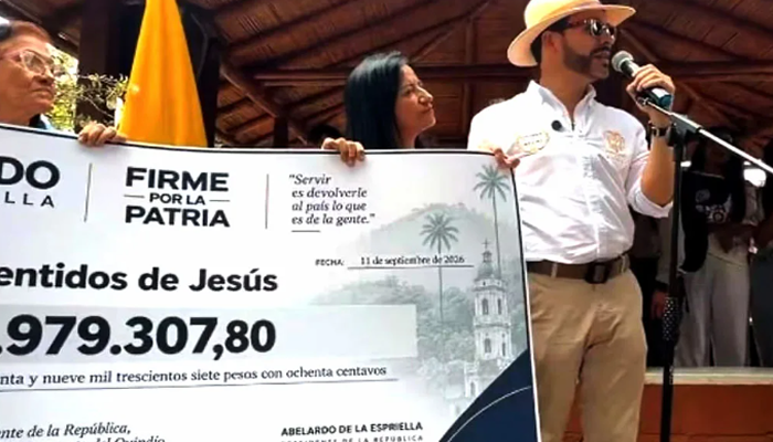 Presidente De la Espriella entrega su sueldo a ancianatos afectados por el sismo