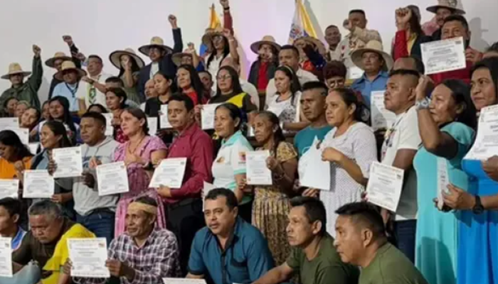 Cleb Apure honra a docentes indígenas y especialistas en Educación Intercultural Bilingüe