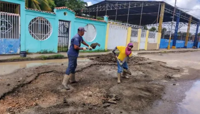 San Fernando despliega labores de bacheo en la Urbanización La Guamita I