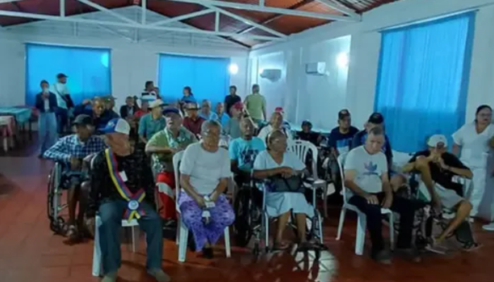 Primera dama de Apure entrega lentes progresivos a adultos mayores de FUNDACIAN