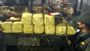 Llevaban 80 panelas de marihuana y cocaína envueltas en mantequilla
