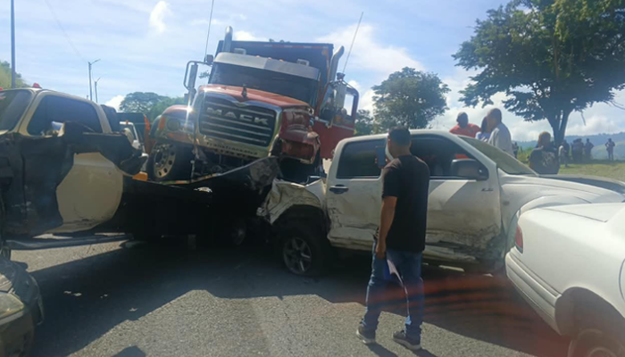Accidente múltiple en la Autopista Regional del Centro deja varios lesionados