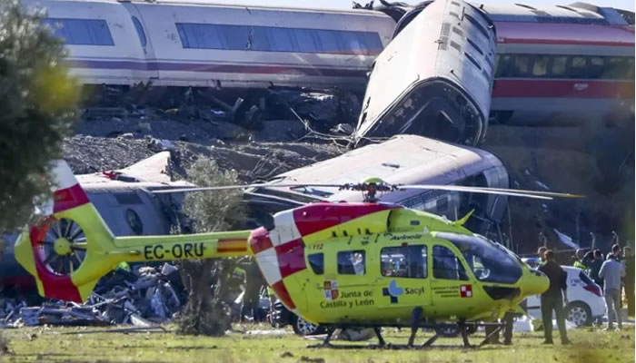 Se eleva a 69 el número de víctimas mortales tras el accidente de trenes en España