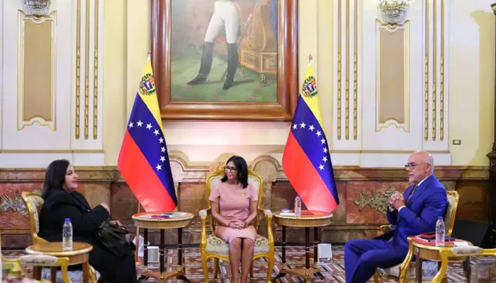 Delcy Rodríguez recibe a Dinorah Figuera en el Palacio de Miraflores