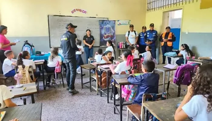 Senamecf Apure dicta charla formativa sobre prevención del delito en el Complejo Educativo Daniel O'Leary