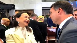 María Corina Machado felicita a Flávio Bolsonaro por su primer triunfo en las presidenciales de Brasil